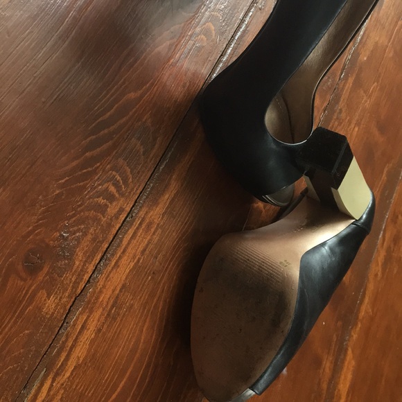 BCBG shoes - Picture 3 of 3